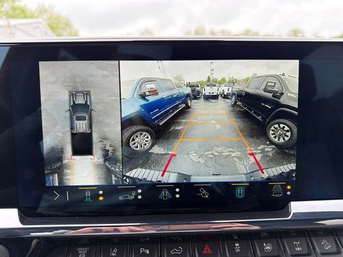 Used 2024 Chevrolet Silverado 2500 ZR2 w/ Technology Package AWD/4WD image 17