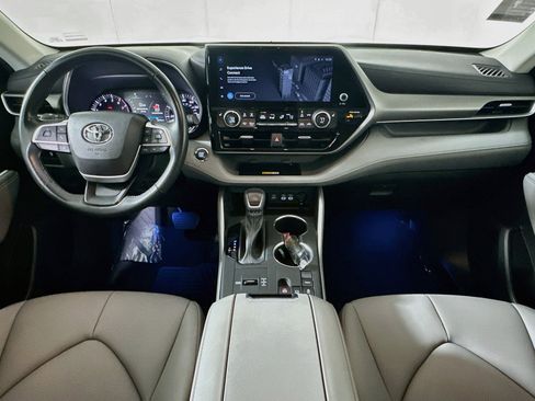 Used 2023 Toyota Highlander XLE FWD image 27