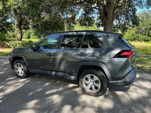 Used 2021 Toyota RAV4 LE FWD image 4