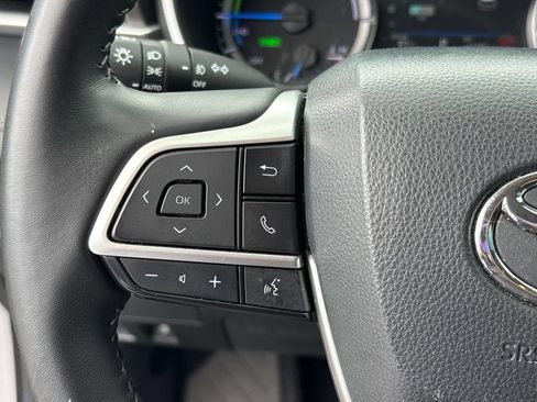 Used 2024 Toyota Highlander XLE FWD image 26
