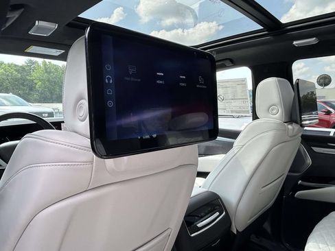New 2026 Cadillac Escalade ESV V AWD/4WD image 13