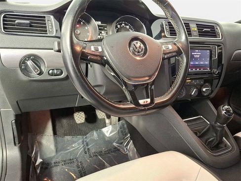 Used 2016 Volkswagen Jetta Sport image 12
