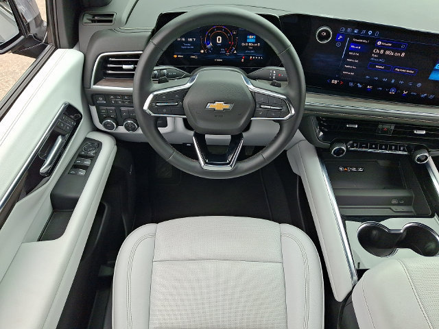Used 2026 Chevrolet Suburban Premier AWD/4WD image 3