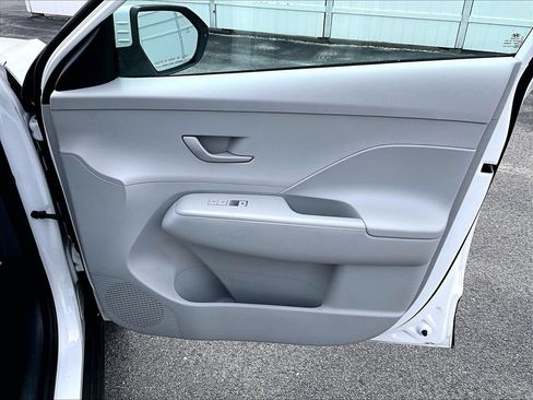 Used 2025 Hyundai Kona SEL AWD/4WD image 12