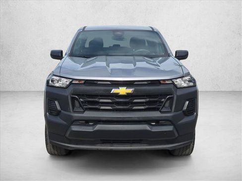 Used 2024 Chevrolet Colorado W/T RWD image 2