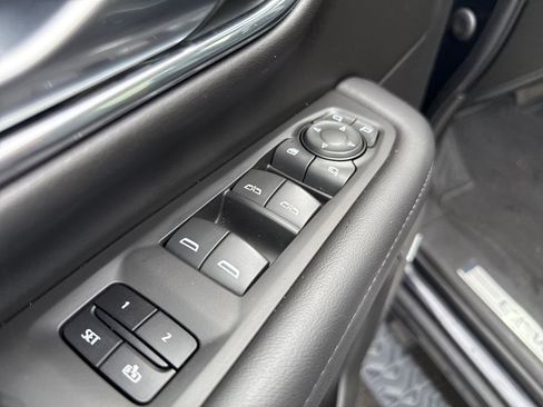 Used 2022 Chevrolet Suburban Z71 w/ Z71 Off-Road Package image 14