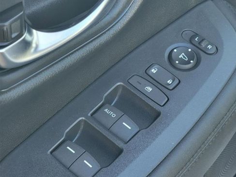 Used 2025 Honda HR-V LX image 18