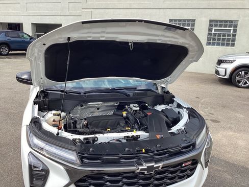 Used 2024 Chevrolet Trax RS w/ Driver Confidence Package FWD image 20