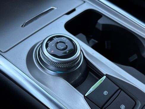 Used 2022 Ford Explorer XLT w/ Equipment Group 202A image 23