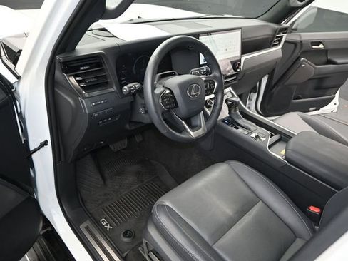 Used 2024 Lexus GX 550 w/ Accessory Package (31) image 5