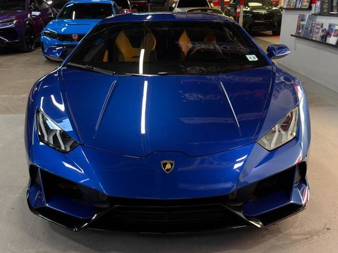 Used 2020 Lamborghini Huracan EVO image 2