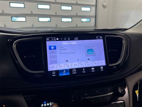 Used 2022 Chrysler Pacifica Touring-L image 23