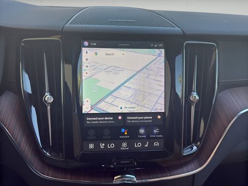 Used 2023 Volvo XC60 B5 Ultimate w/ Protection Package Premier image 18