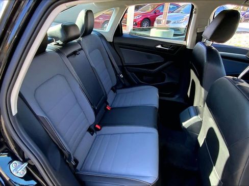 Used 2025 Volkswagen Jetta SE image 20