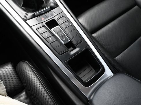 Used 2019 Porsche 911 Cabriolet image 32
