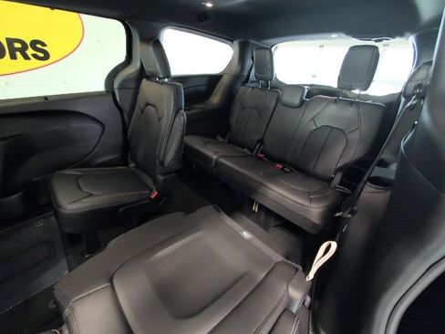 New 2026 Chrysler Pacifica Select image 32
