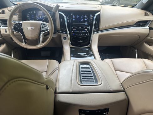 Used 2019 Cadillac Escalade Platinum AWD/4WD image 22