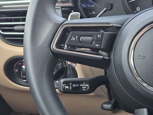Certified 2025 Porsche Macan image 26