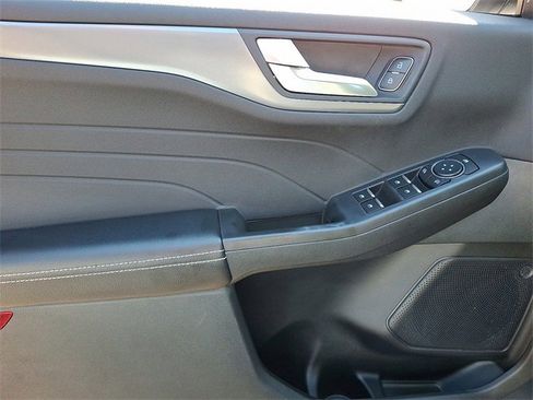 Used 2023 Ford Escape SE image 12