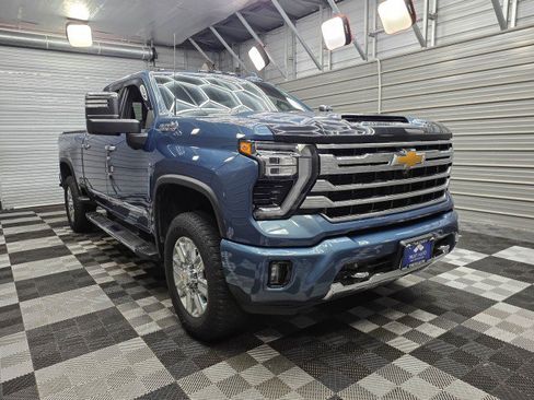 Used 2025 Chevrolet Silverado 2500 High Country w/ High Country Premium Package AWD/4WD image 5