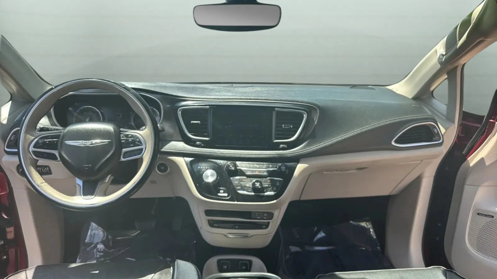 Used 2017 Chrysler Pacifica Limited FWD image 38