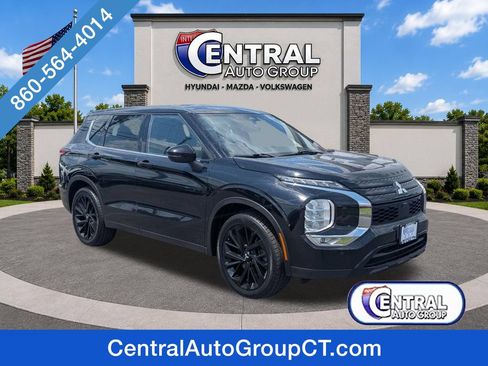 Used 2023 Mitsubishi Outlander SE AWD/4WD image 1