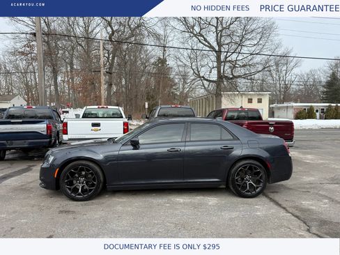 Used 2019 Chrysler 300 S image 2