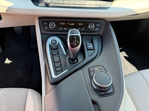 Used 2019 BMW i8 Coupe AWD/4WD image 18