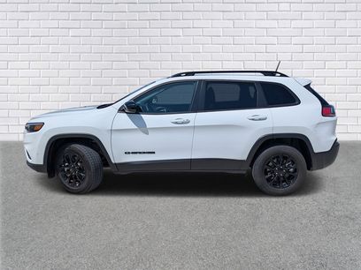 Used 2023 Jeep Cherokee Altitude Lux