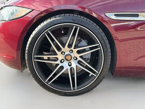 Used 2017 Jaguar XE image 40