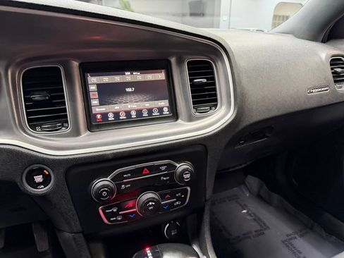 Used 2022 Dodge Charger SXT RWD image 25