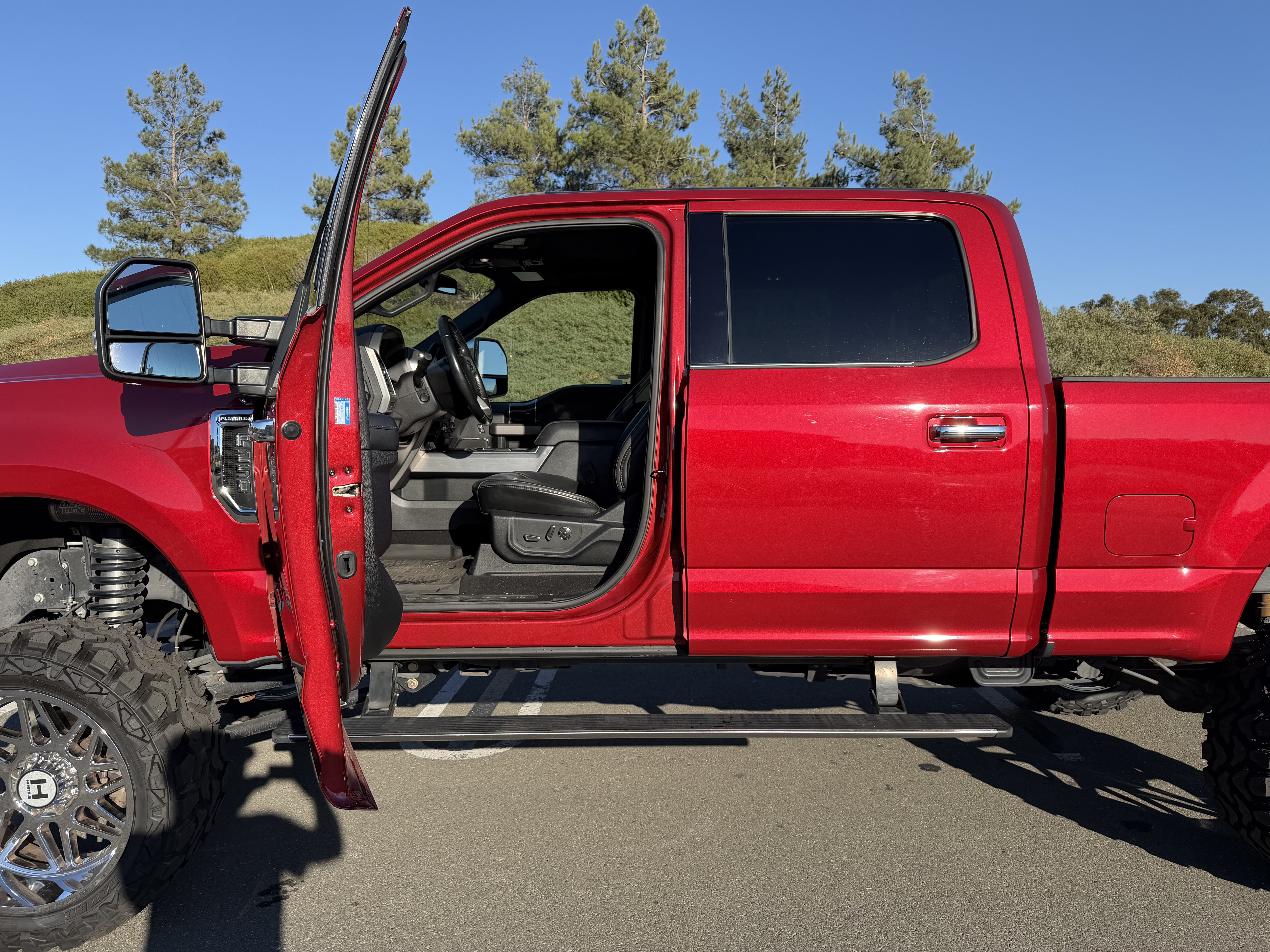 Used 2020 Ford F250 Platinum w/ FX4 Off-Road Package AWD/4WD image 17