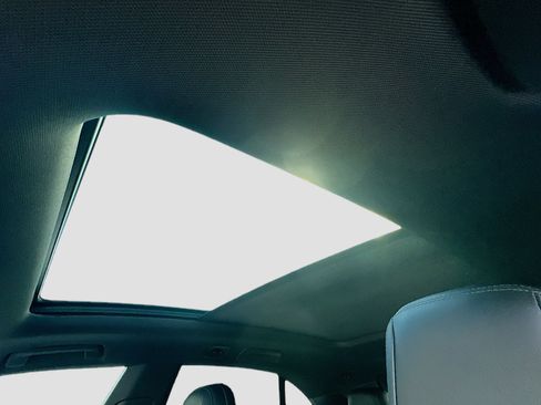 Used 2025 Porsche Macan 4S Electric image 20