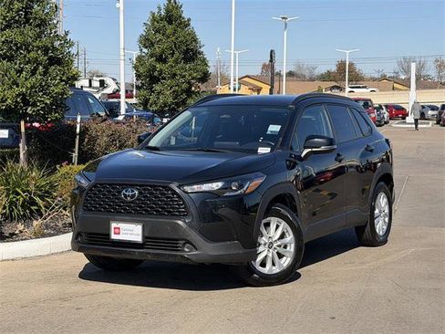 Certified 2025 Toyota Corolla Cross LE image 2