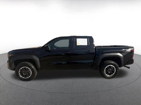 Used 2025 Toyota Tacoma TRD Off-Road AWD/4WD image 9