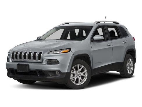 Used 2018 Jeep Cherokee Latitude Plus w/ Cold Weather Group AWD/4WD image 4