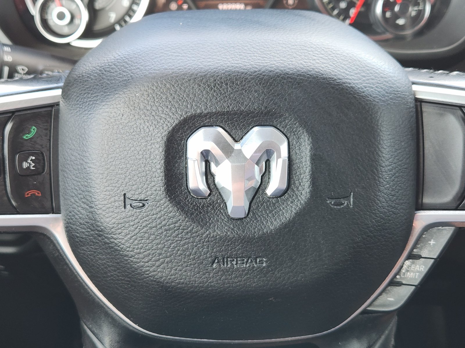 Used 2020 RAM 1500 Laramie AWD/4WD image 40