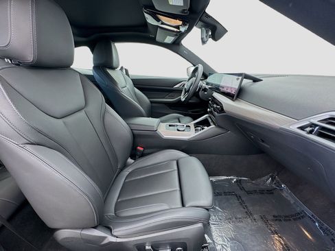 Used 2025 BMW 430i Coupe w/ M Sport Package RWD image 19