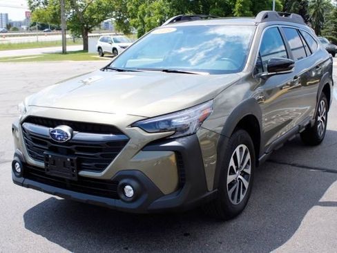 Used 2025 Subaru Outback Premium AWD/4WD image 9