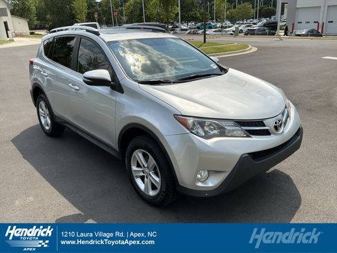 Used 2013 Toyota RAV4 XLE FWD image 1