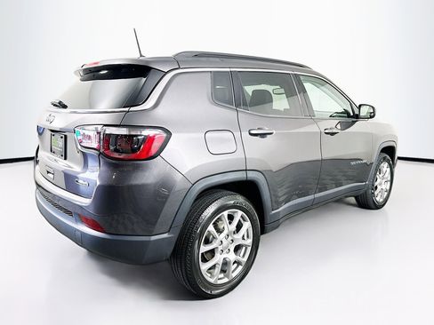 Used 2022 Jeep Compass Latitude image 9