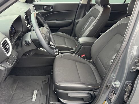 Certified 2024 Hyundai Venue Limited image 5