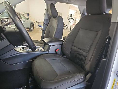 Used 2023 Ford Explorer XLT AWD/4WD image 16