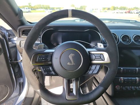 Used 2022 Ford Mustang Shelby GT500 w/ Carbon Fiber Track Pack RWD image 8