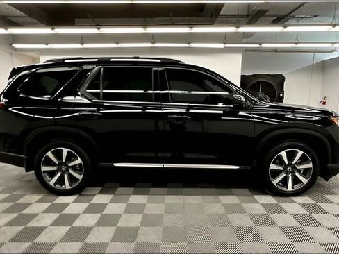 Used 2025 Honda Pilot Touring image 16