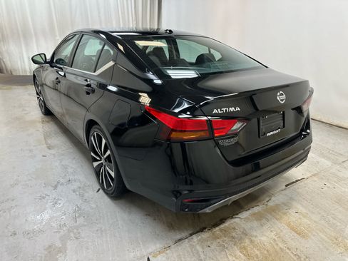 Certified 2019 Nissan Altima 2.5 SR FWD image 2