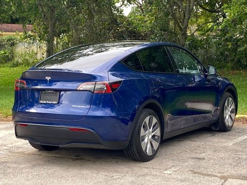 Used 2024 Tesla Model Y Long Range image 8