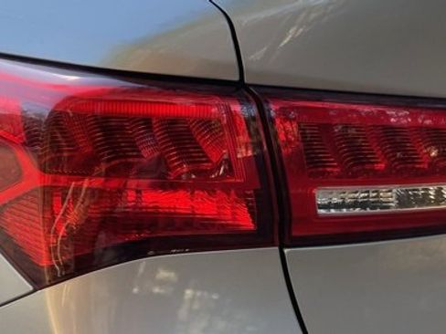 Used 2018 Acura TLX image 8