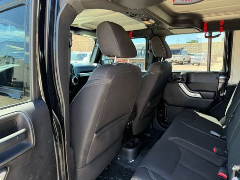 Used 2016 Jeep Wrangler Unlimited Rubicon w/ Connectivity Group AWD/4WD image 20