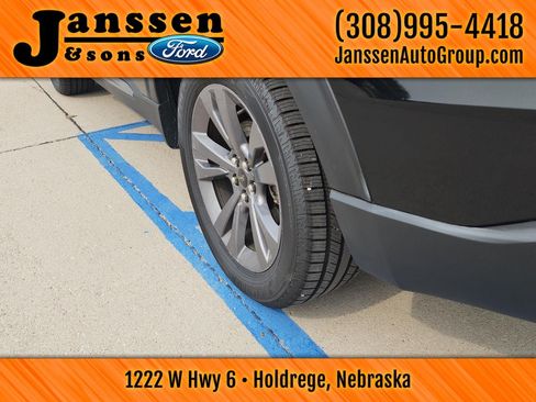 Used 2023 Ford Explorer XLT w/ Equipment Group 202A AWD/4WD image 16